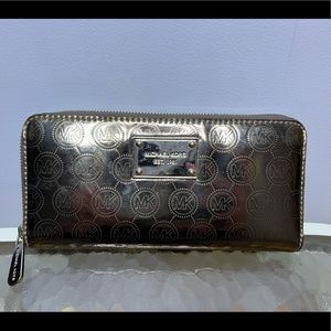 Michael Kors top zip wallet